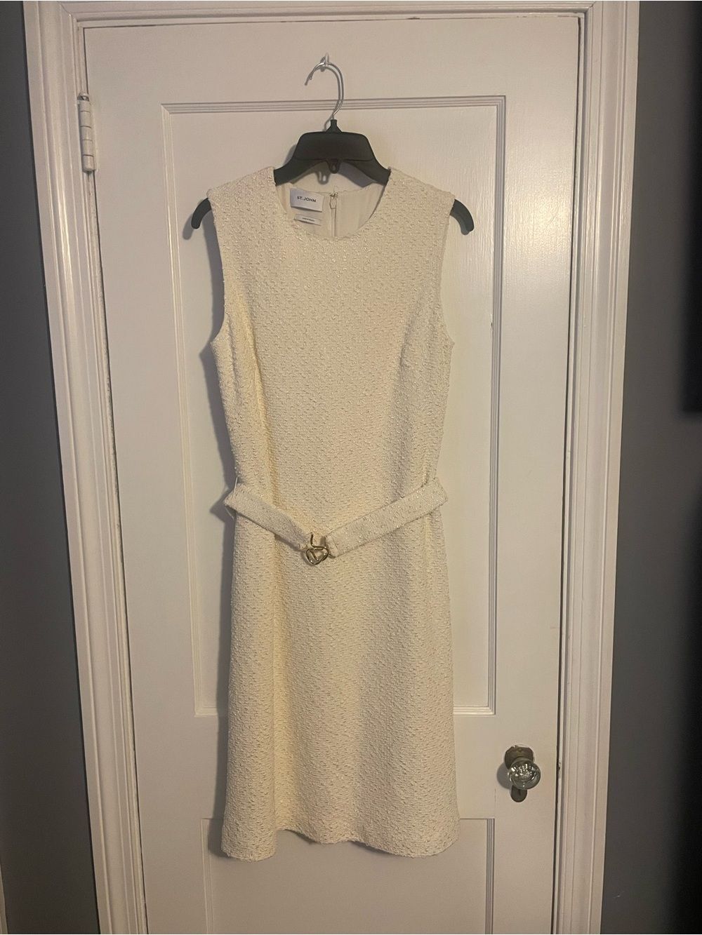 ST JOHN Women’s White Boucle Sleeveless Dress Sz 6 Gold Tone Belt Bridal Luxury
